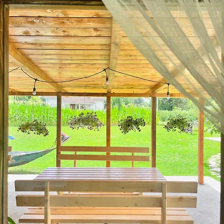 Guest house Balabani Local